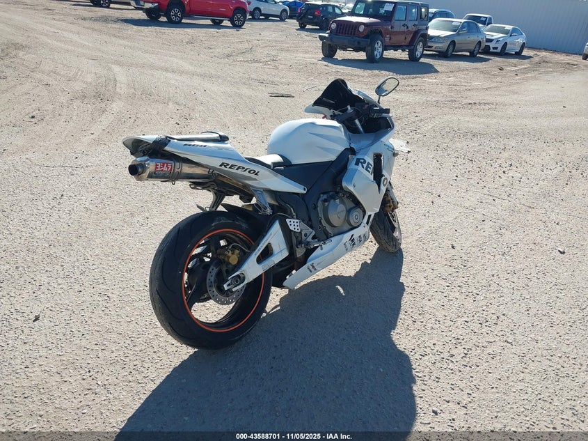 JH2PC37013M007119 2003 HONDA CBR photo no. 4