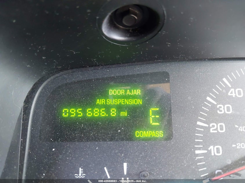 2000 Lincoln Town Car Cartier VIN: 1LNHM83W4YY824047 Lot: 43588883