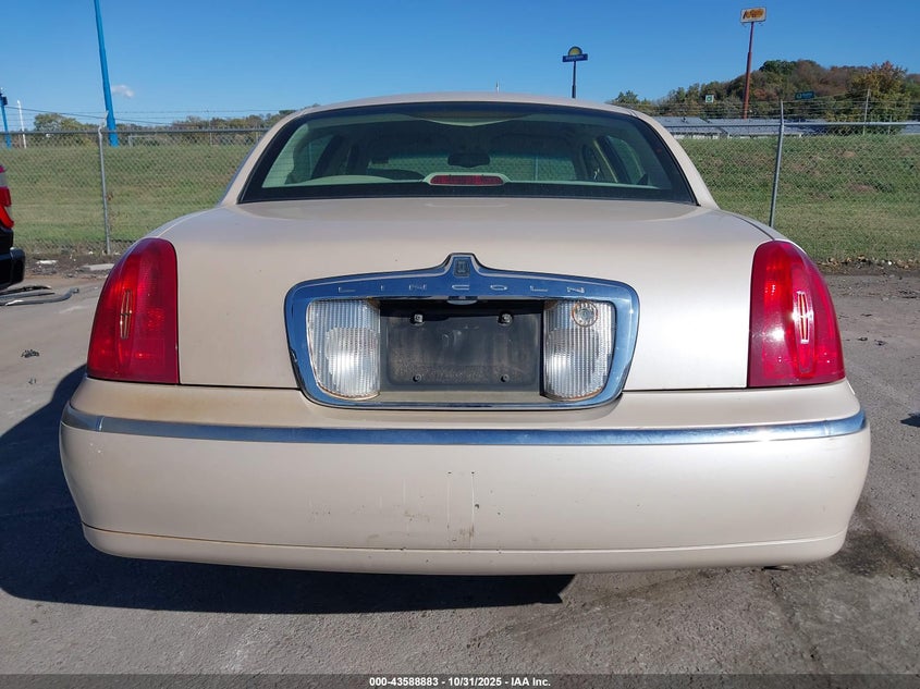 2000 Lincoln Town Car Cartier VIN: 1LNHM83W4YY824047 Lot: 43588883