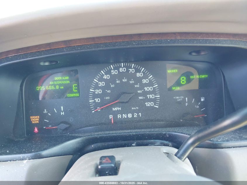 2000 Lincoln Town Car Cartier VIN: 1LNHM83W4YY824047 Lot: 43588883