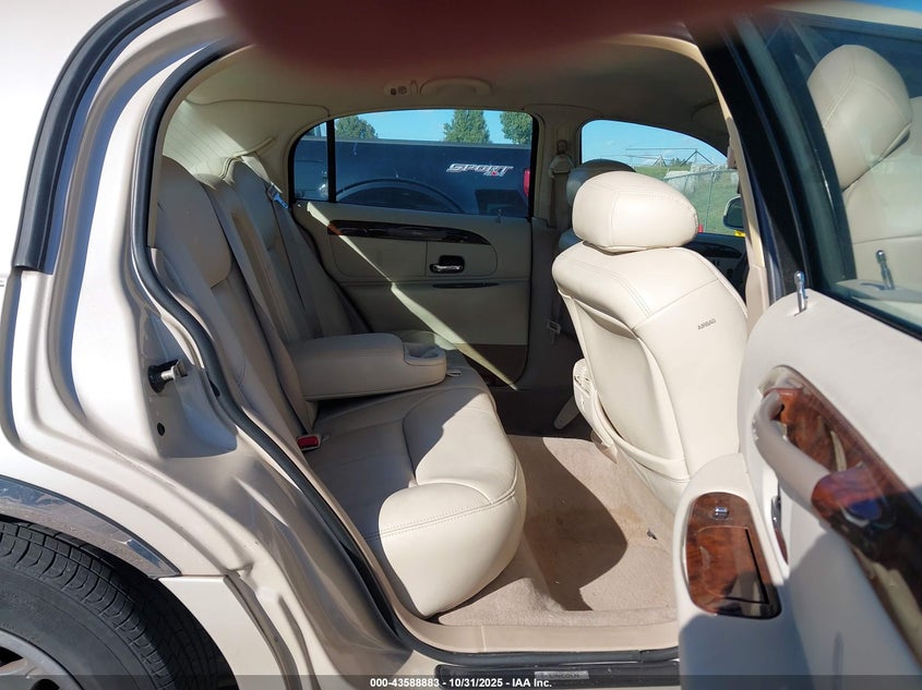 2000 Lincoln Town Car Cartier VIN: 1LNHM83W4YY824047 Lot: 43588883