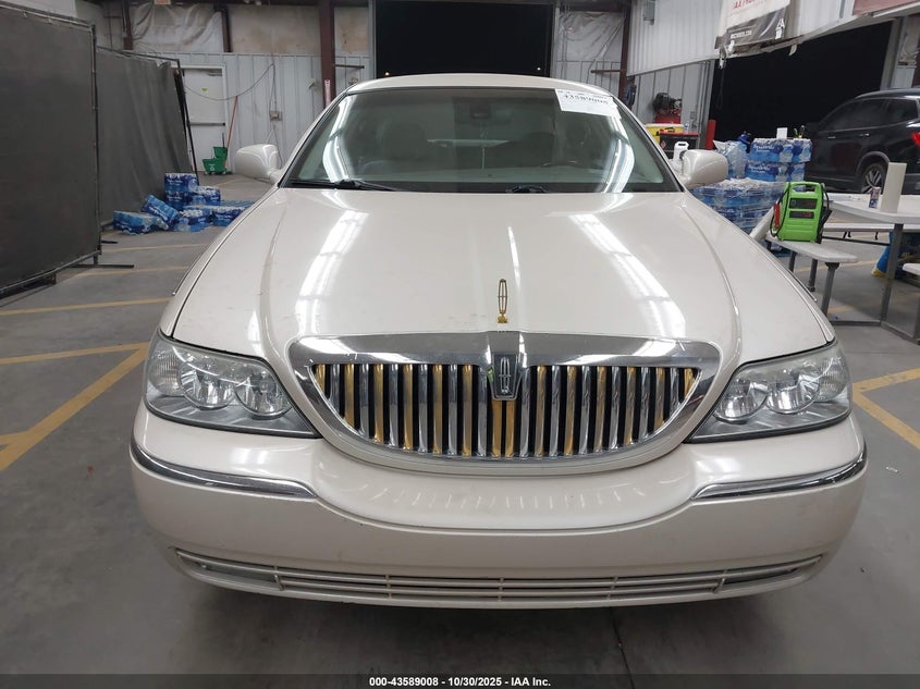 2003 Lincoln Town Car Cartier VIN: 1LNHM83WX3Y689844 Lot: 43589008