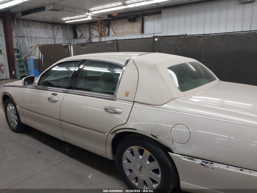 2003 Lincoln Town Car Cartier VIN: 1LNHM83WX3Y689844 Lot: 43589008