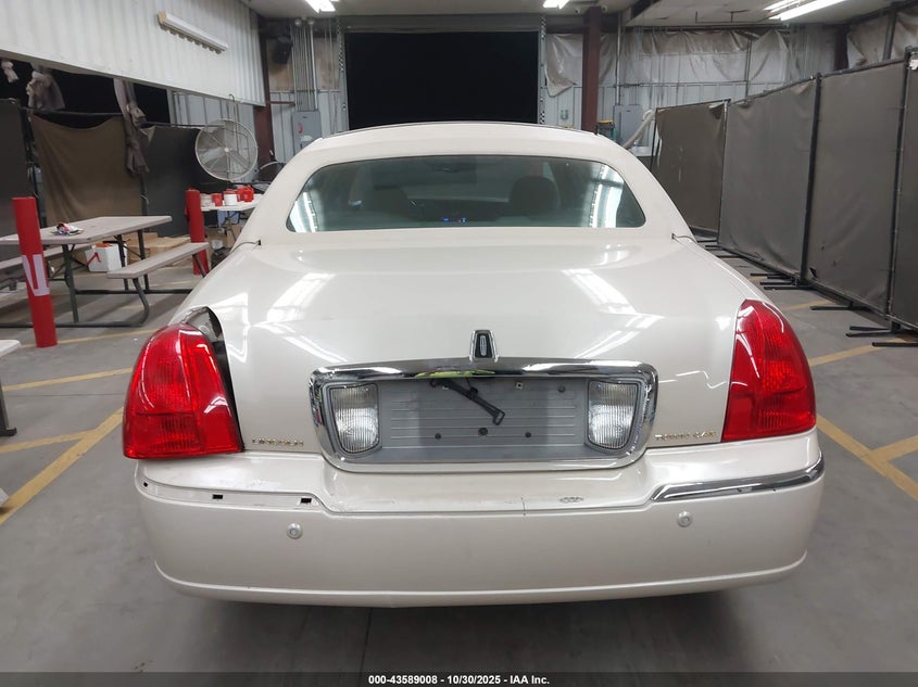 2003 Lincoln Town Car Cartier VIN: 1LNHM83WX3Y689844 Lot: 43589008