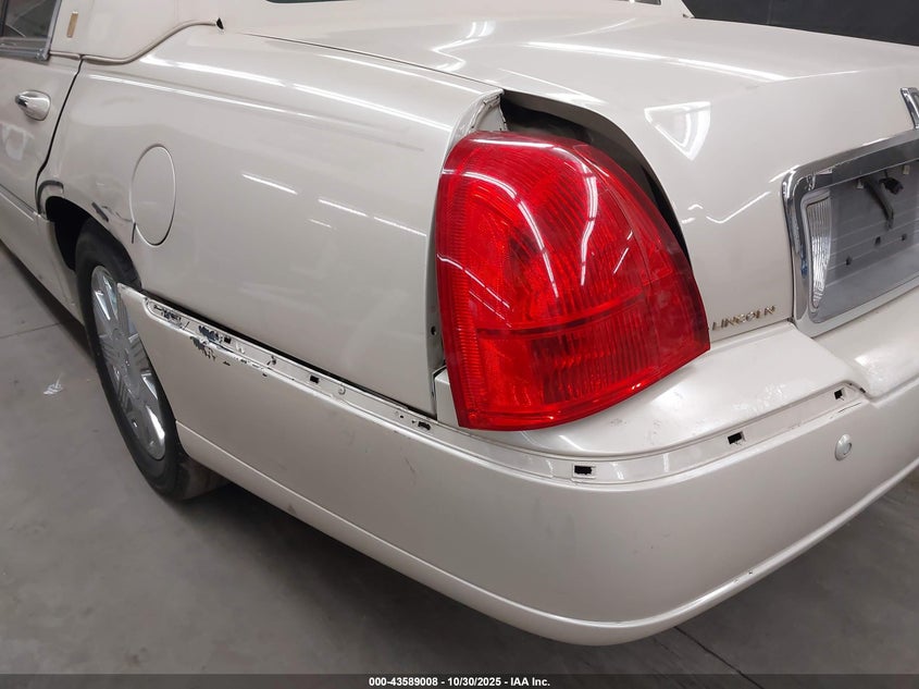 2003 Lincoln Town Car Cartier VIN: 1LNHM83WX3Y689844 Lot: 43589008