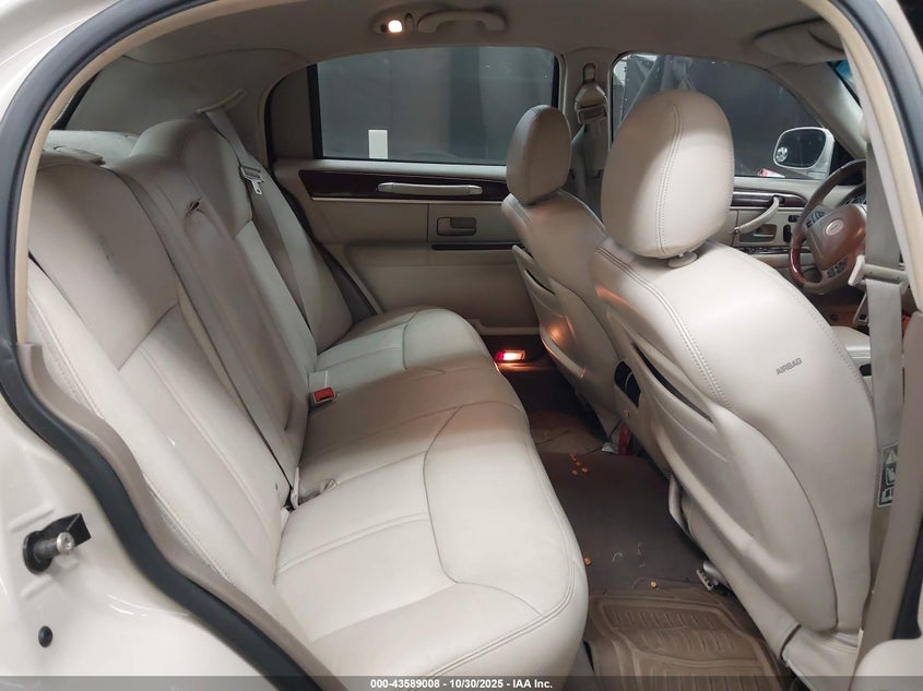 2003 Lincoln Town Car Cartier VIN: 1LNHM83WX3Y689844 Lot: 43589008