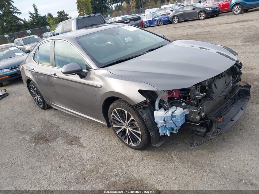 TOYOTA CAMRY HYBRID SE HYBRID