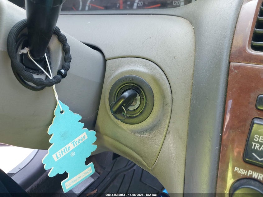 2000 Toyota Avalon Xls VIN: 4T1BF28B0YU074298 Lot: 43589054