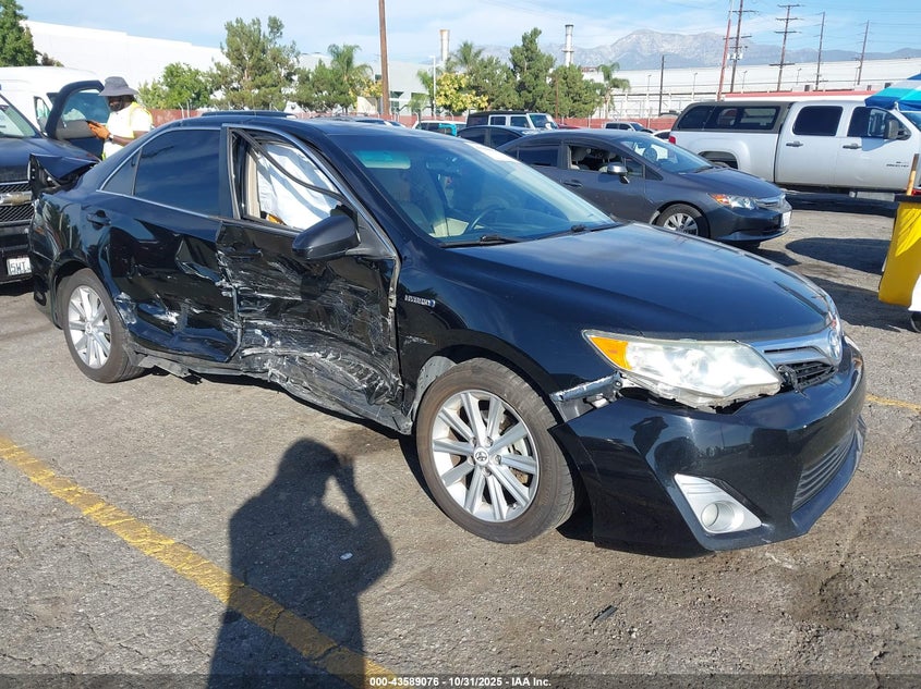 TOYOTA CAMRY HYBRID XLE