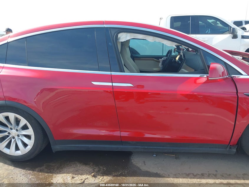 2020 Tesla Model X VIN: 5YJXCAE2XLF300141 Lot: 43589168
