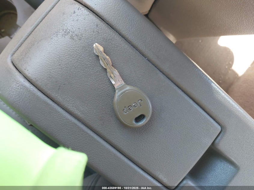 2008 Jeep Compass Sport VIN: 1J8FT47W88D750083 Lot: 43589198