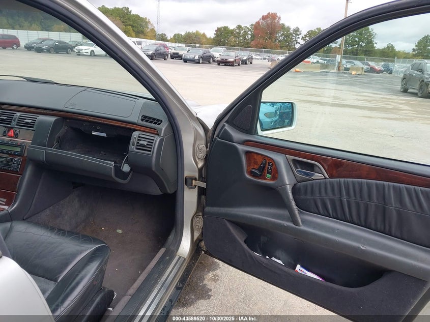 WDBJF55F2TJ009308 1996 MERCEDES-BENZ  photo no. 5