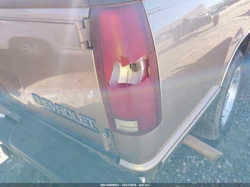 1996 Chevrolet Suburban C1500 VIN: 3GNEC16RXTG124003 Lot: 43589531