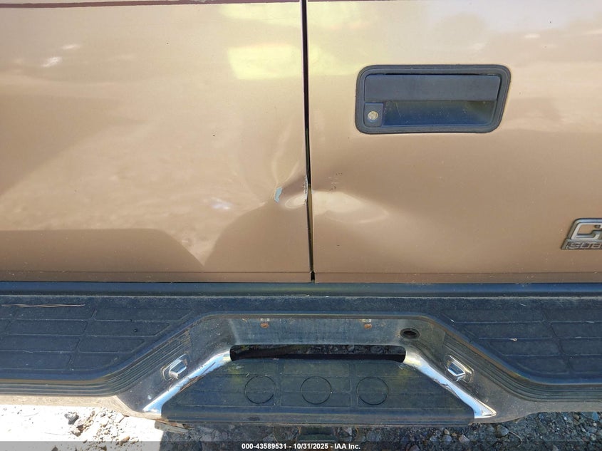 1996 Chevrolet Suburban C1500 VIN: 3GNEC16RXTG124003 Lot: 43589531