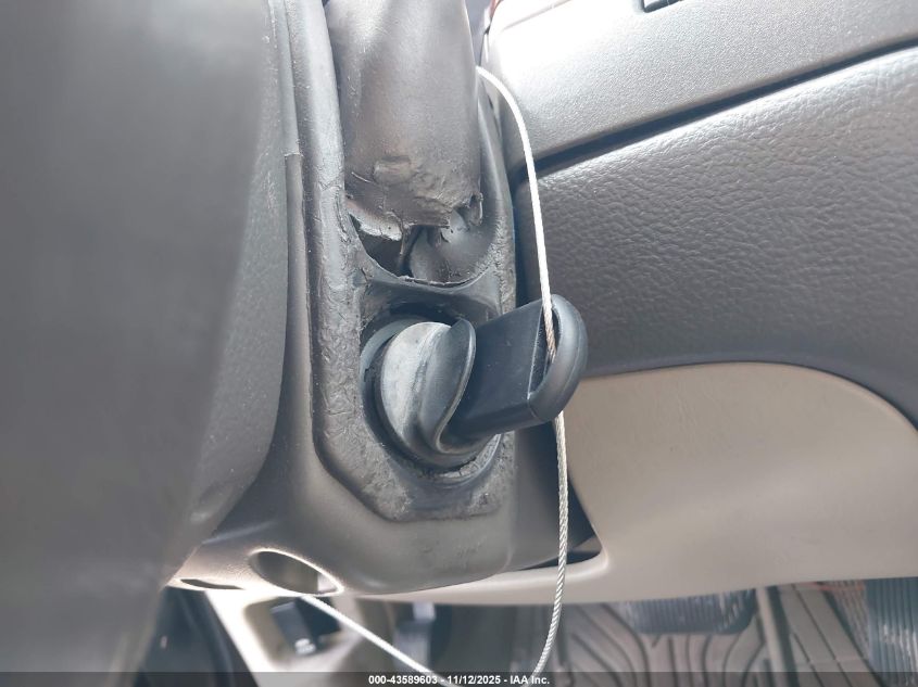 2011 Lincoln Town Car Signature Limited VIN: 2LNBL8CV8BX755144 Lot: 43589603