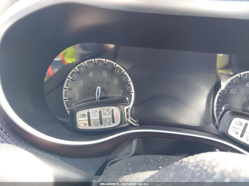 2017 Chrysler Pacifica Limited VIN: 2C4RC1GG5HR782711 Lot: 43589675