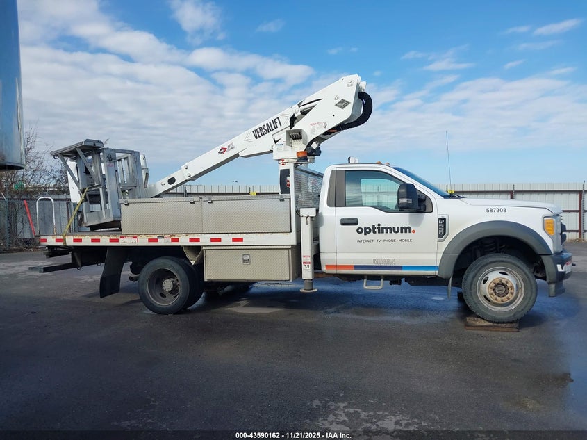 2017 Ford F-550 Chassis Xl VIN: 1FDUF5HY1HEB23002 Lot: 43590162