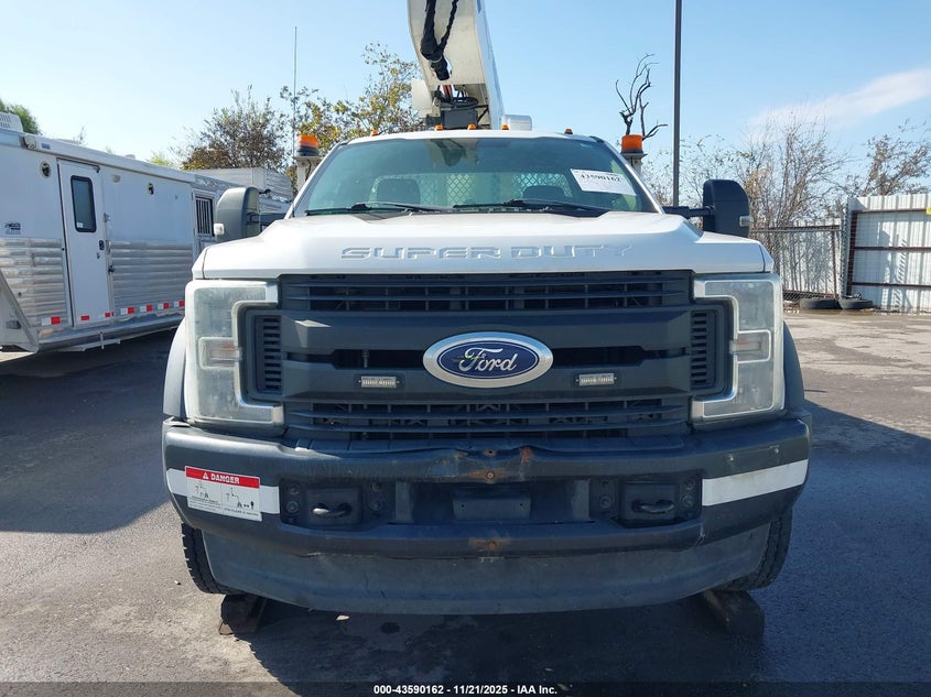 2017 Ford F-550 Chassis Xl VIN: 1FDUF5HY1HEB23002 Lot: 43590162