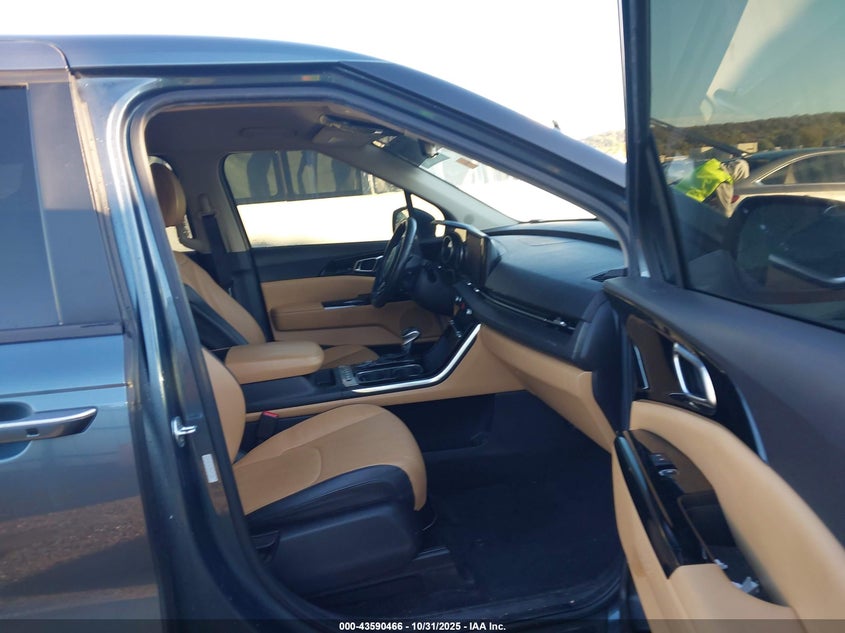 2022 KIA CARNIVAL MPV auction photo 5