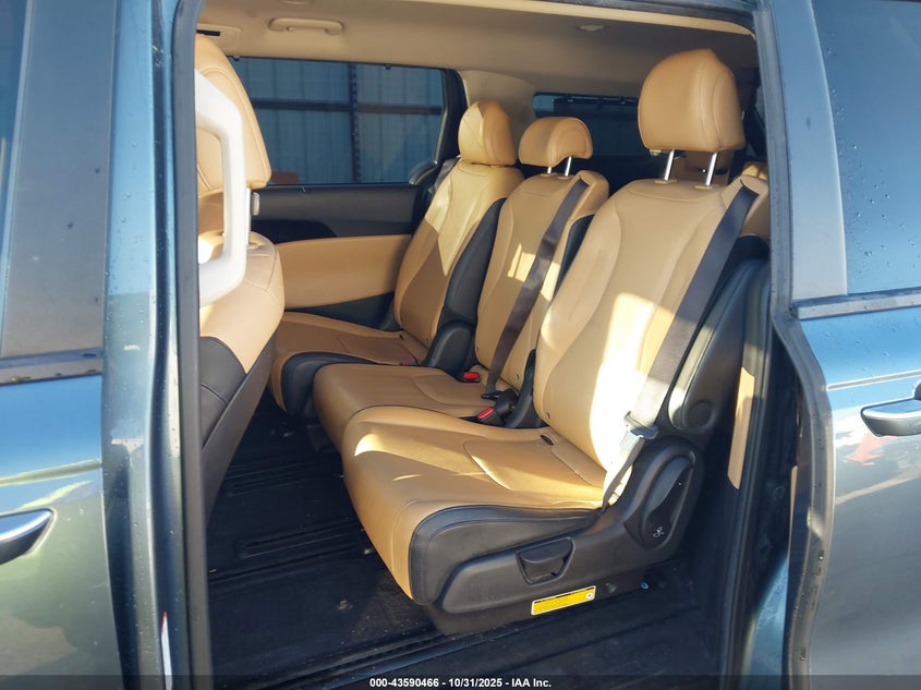 2022 KIA CARNIVAL MPV auction photo 8