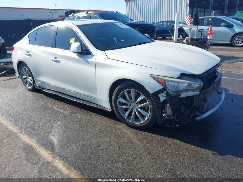 INFINITI Q50 PREMIUM