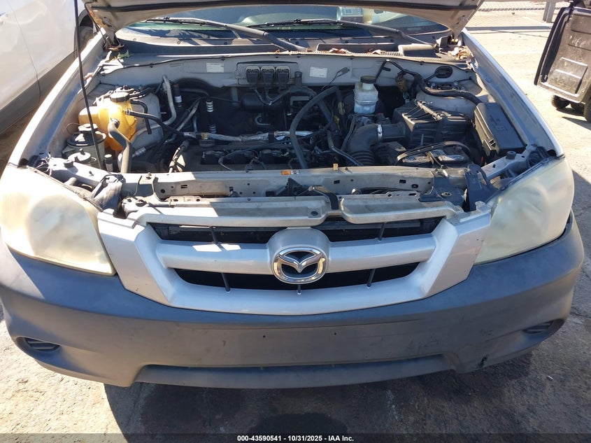 2005 Mazda Tribute I VIN: 4F2YZ92Z75KM01601 Lot: 43590541