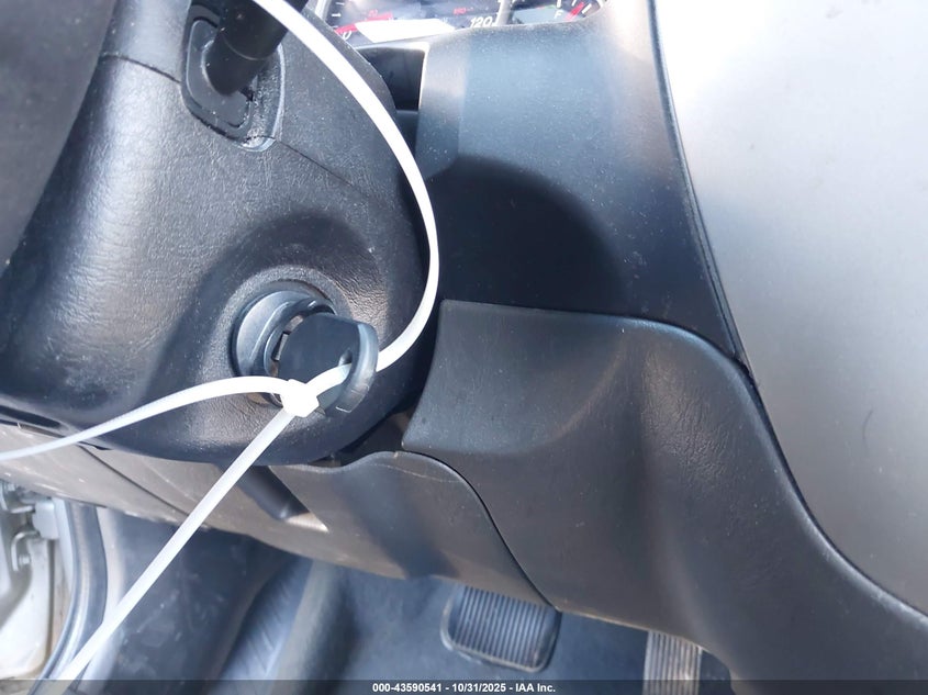 2005 Mazda Tribute I VIN: 4F2YZ92Z75KM01601 Lot: 43590541