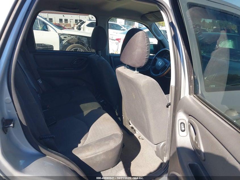 2005 Mazda Tribute I VIN: 4F2YZ92Z75KM01601 Lot: 43590541