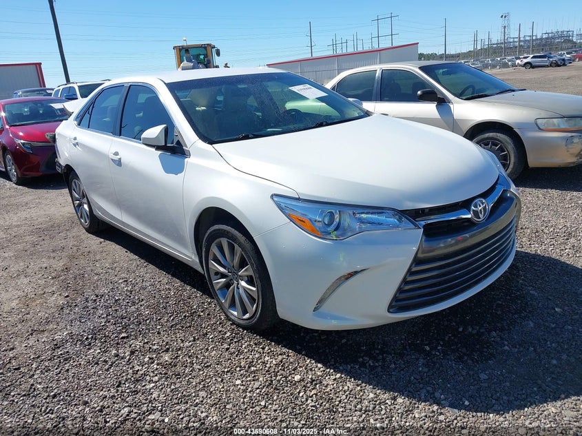 TOYOTA CAMRY XLE