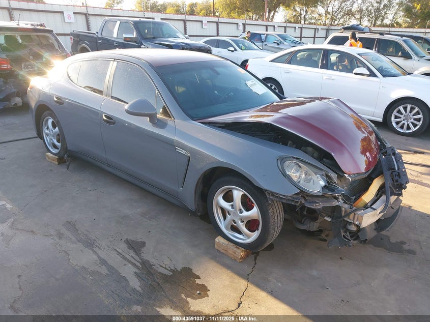 PORSCHE PANAMERA 4