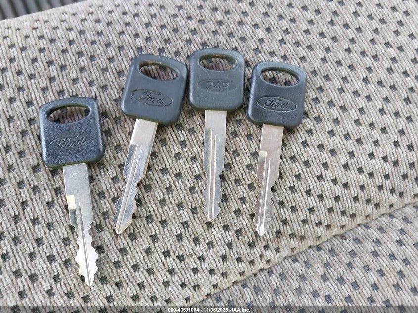 2001 Ford F-250 Xl/Xlt VIN: 1FTNF21L21EB87741 Lot: 43591064