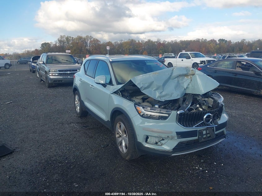 VOLVO XC40 T5 MOMENTUM/T5 R-DESIGN