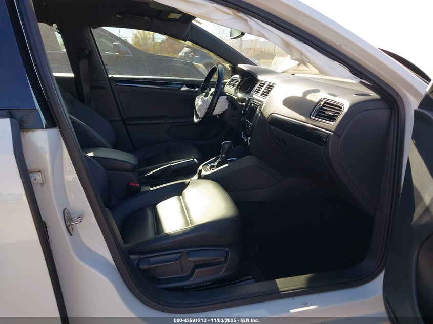 2018 VOLKSWAGEN JETTA 1.8T SE SPORT 3VWD17AJ3JM213373