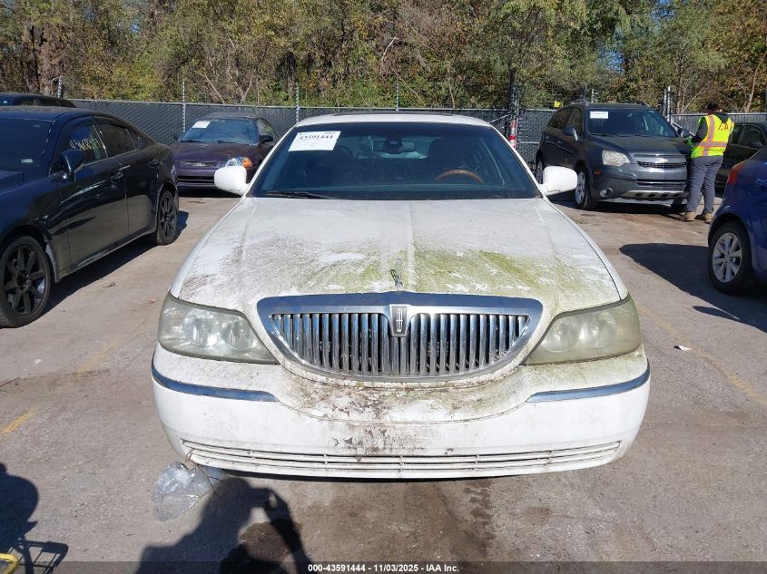 2003 Lincoln Town Car Signature VIN: 1LNHM82W33Y694322 Lot: 43591444