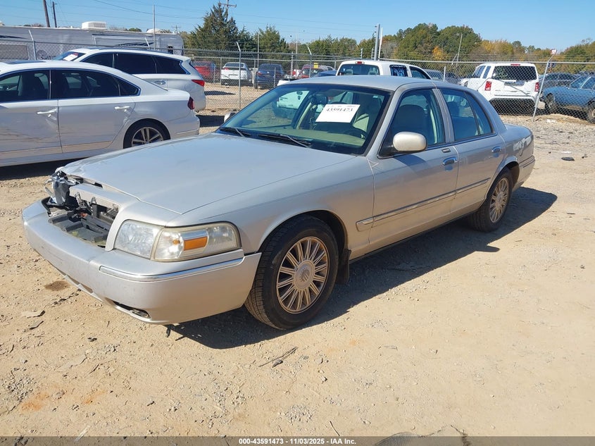 2MEHM75V18X655395 2008 MERCURY GRAND MARQUIS photo no. 2