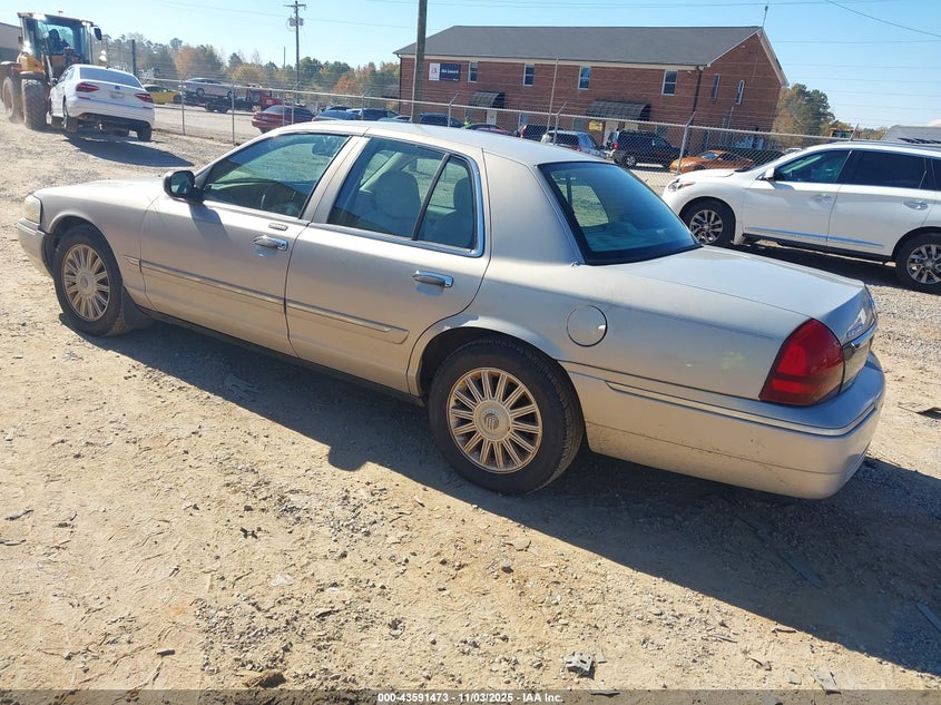 2MEHM75V18X655395 2008 MERCURY GRAND MARQUIS photo no. 3