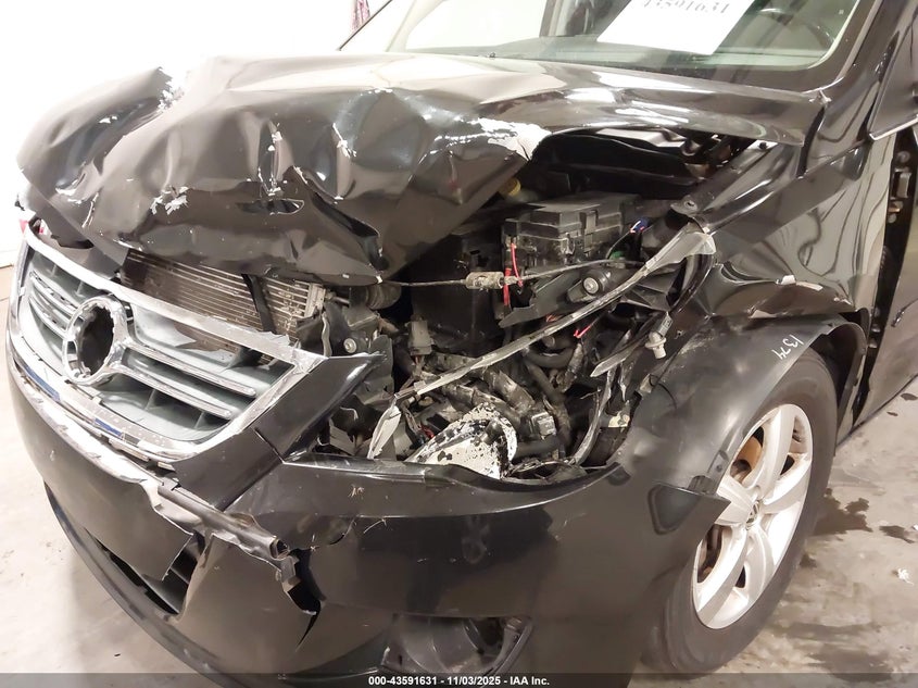 2011 Volkswagen Routan Se VIN: 2V4RW3DG8BR803152 Lot: 43591631