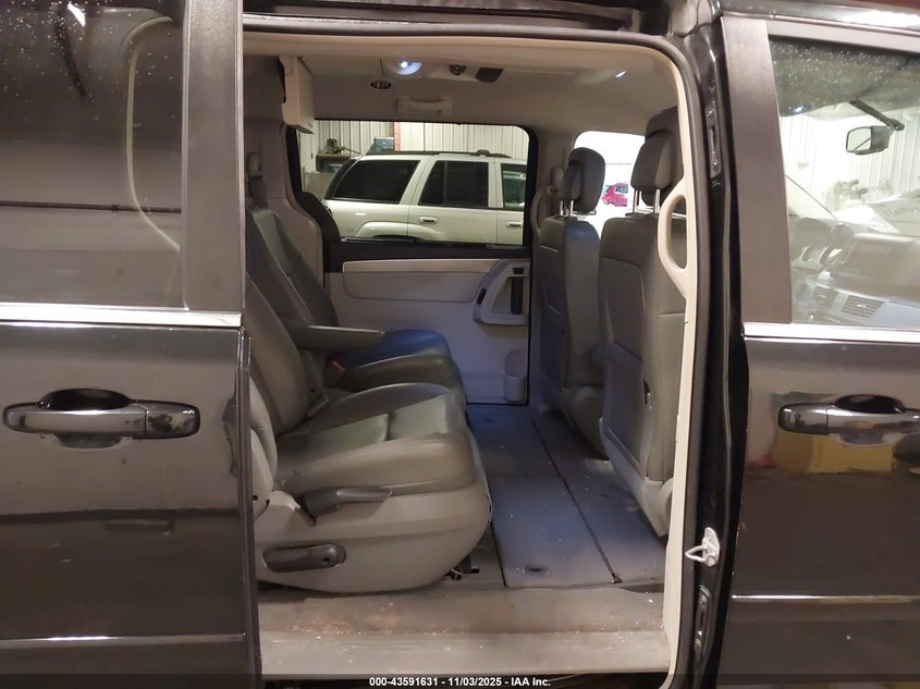 2011 Volkswagen Routan Se VIN: 2V4RW3DG8BR803152 Lot: 43591631