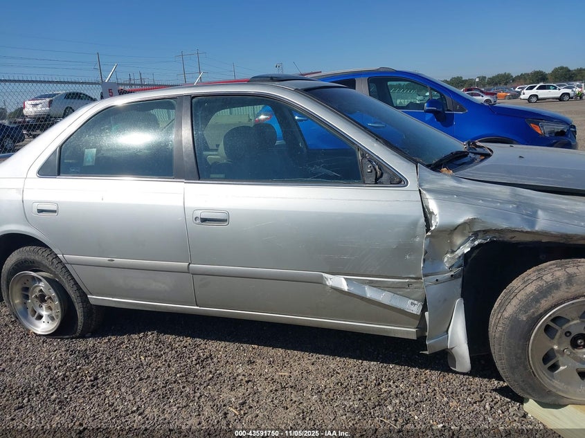 2000 Toyota Camry Le V6 VIN: JT2BF22K4Y0275134 Lot: 43591750