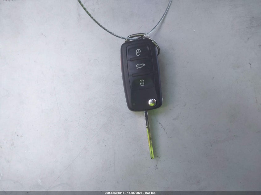 2015 VOLKSWAGEN TIGUAN S - WVGBV7AX2FW611423