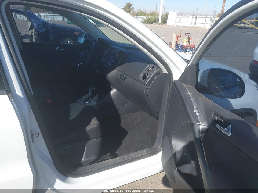 2015 VOLKSWAGEN TIGUAN S - WVGBV7AX2FW611423