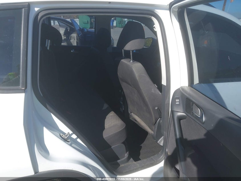 2015 VOLKSWAGEN TIGUAN S - WVGBV7AX2FW611423