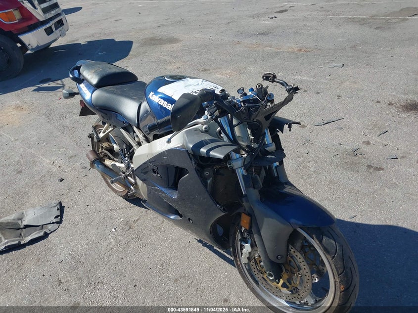 2005 KAWASAKI ZX600 J1 - JKAZX4J135A056382