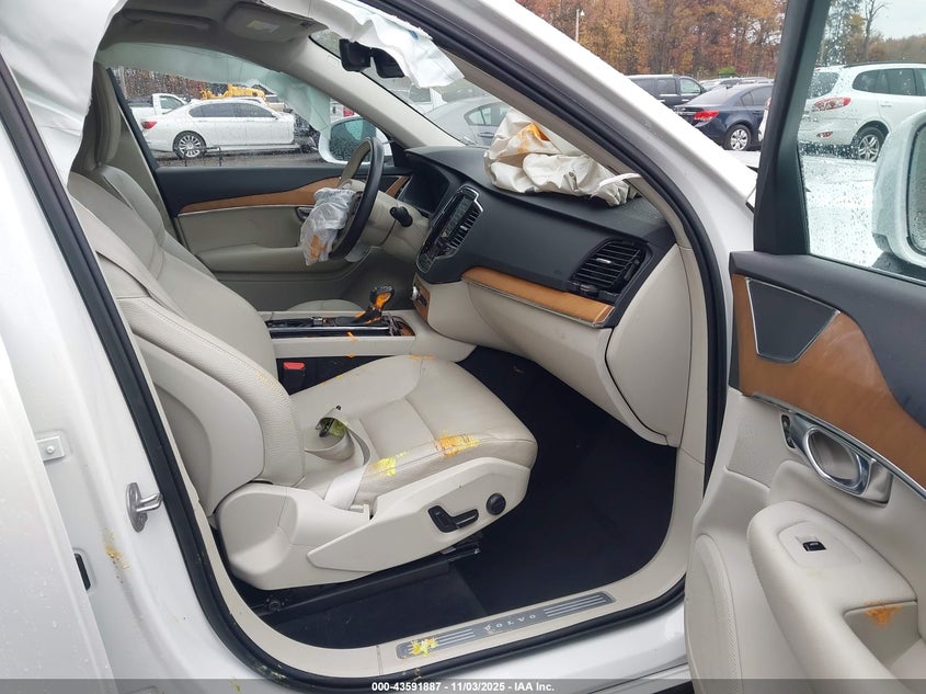 2022 VOLVO XC90 T6 MOMENTUM 7 PASSENGER YV4A22PK3N1853587