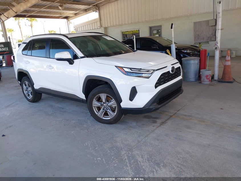 TOYOTA RAV4 XLE