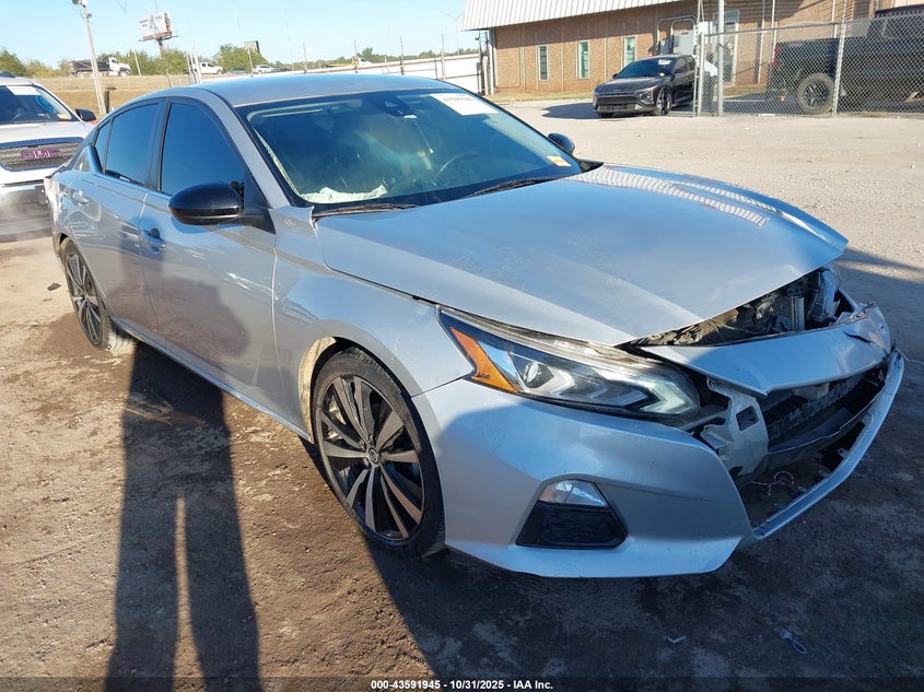 NISSAN ALTIMA SR FWD