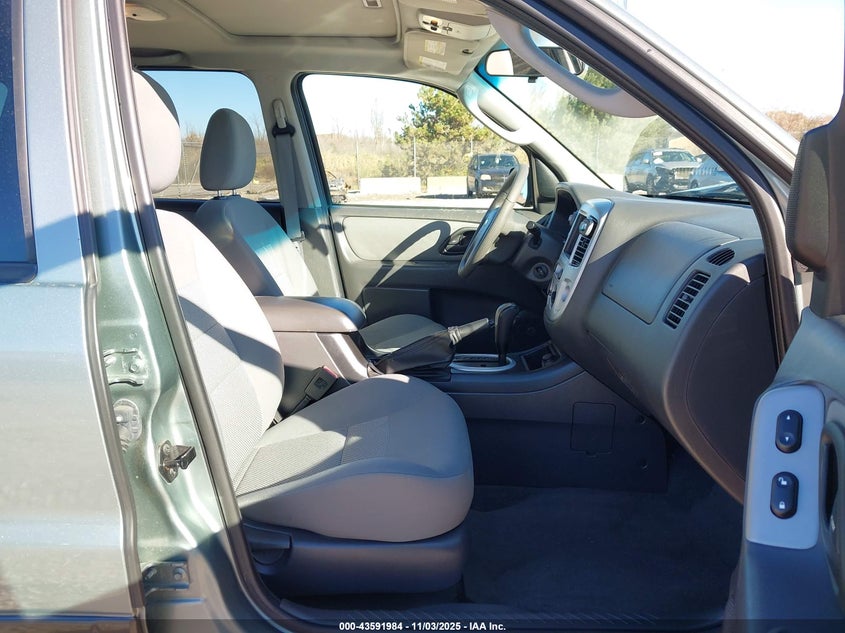 1FMYU93126KA98246 2006 FORD ESCAPE photo no. 5