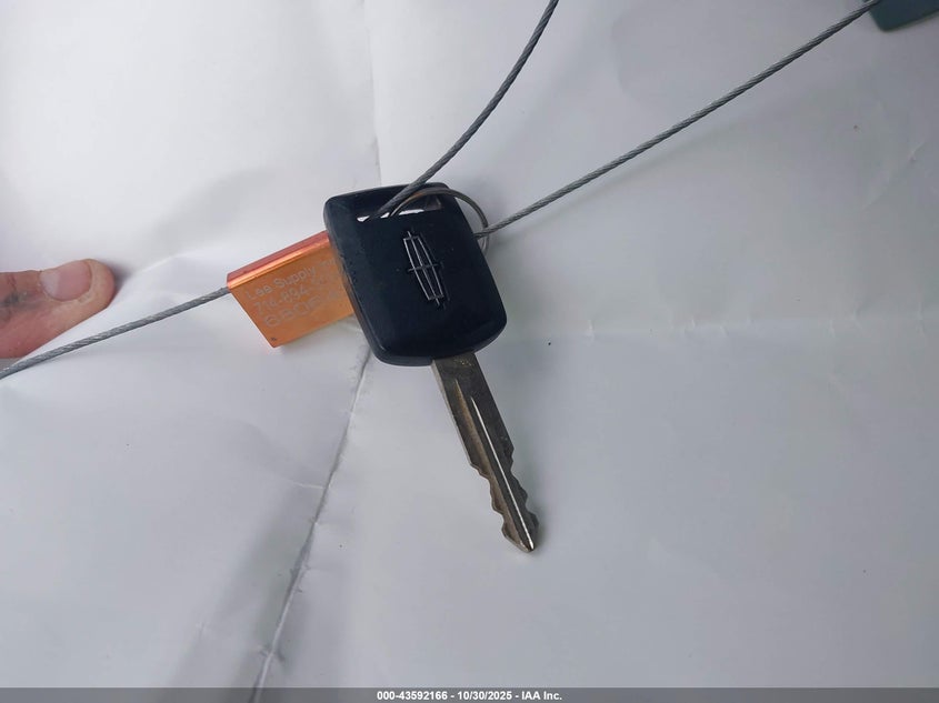 2008 Lincoln Town Car Signature L VIN: 2LNHM85W78X634112 Lot: 43592166