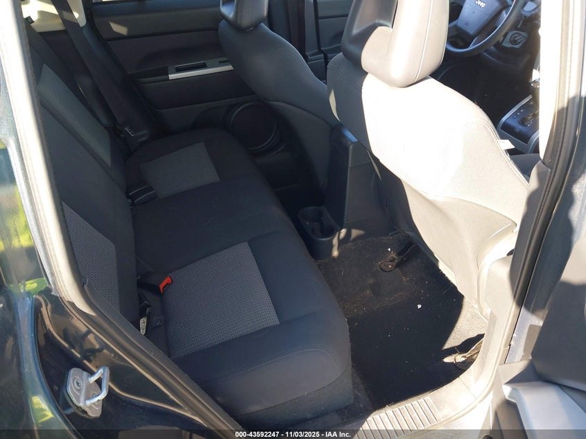 2008 Jeep Compass Sport VIN: 1J8FT47W18D741547 Lot: 43592247