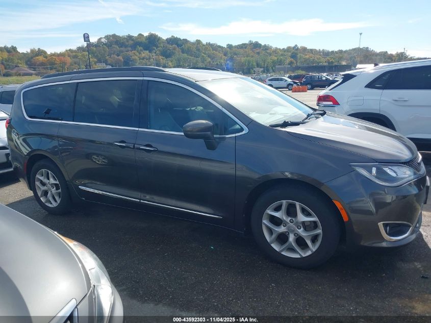 2017 Chrysler Pacifica Touring-L VIN: 2C4RC1BG3HR708789 Lot: 43592303